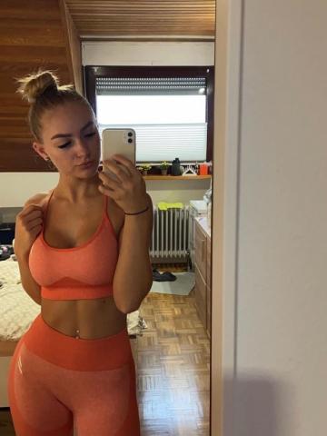 Алла Горячая Секретарша фото 3